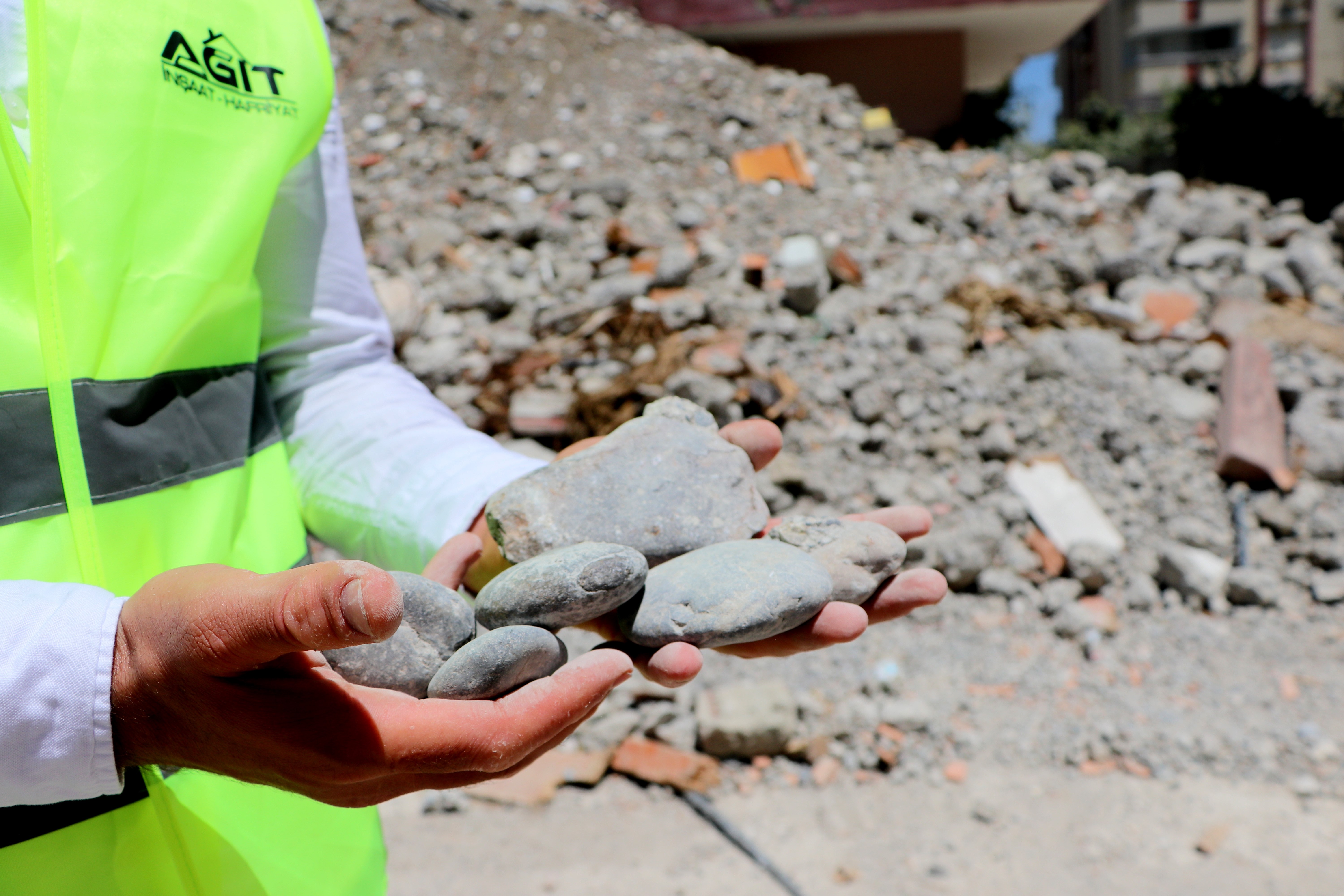 Depremde yıkılan binaların nedeni ortaya çıktı - Asayiş - URFA DEĞİŞİM  GAZETESİ